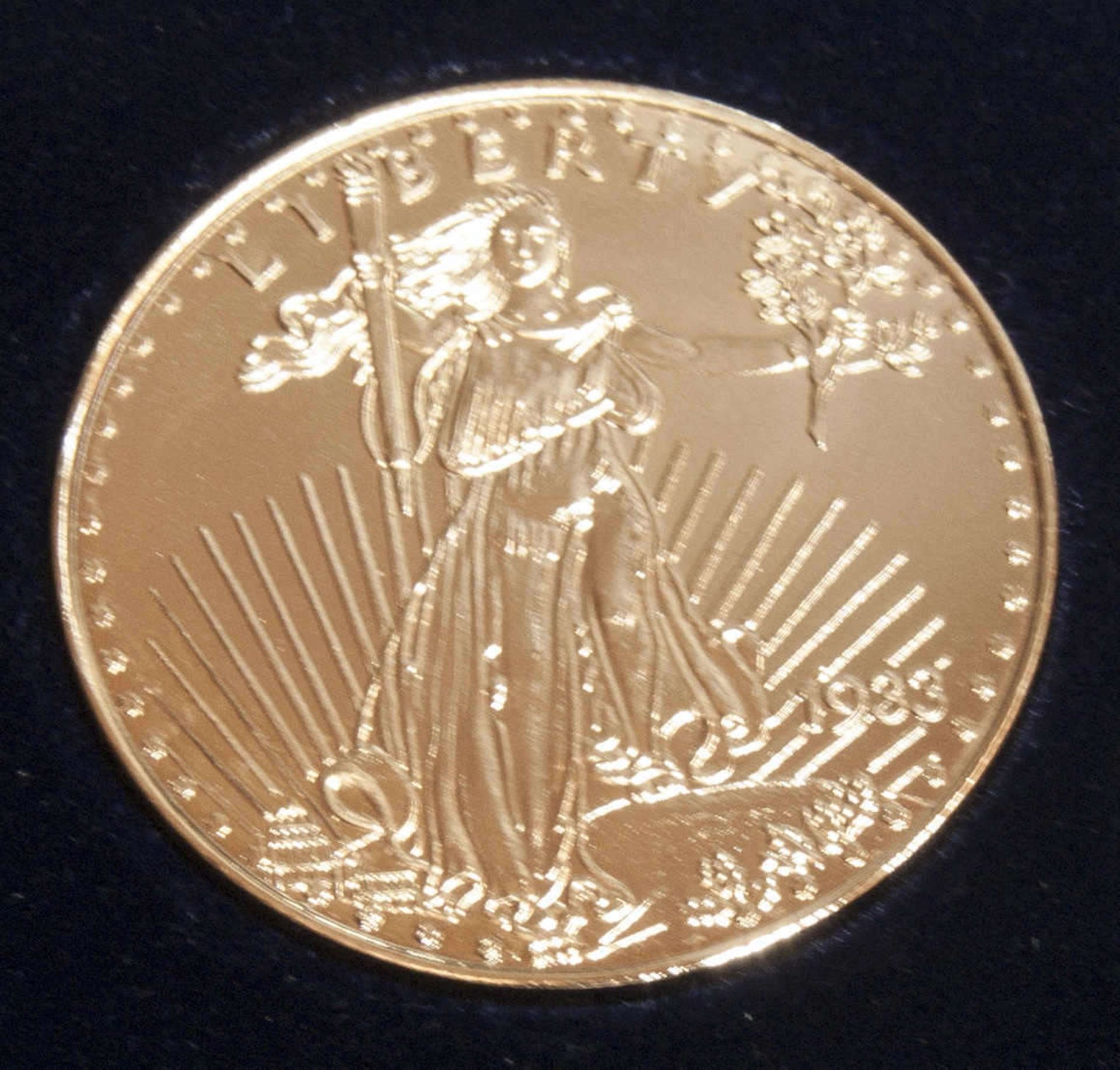 USA 2005, 20.- Dollar - Gedenkmünze "Double - Eagle" von 1933. CuNi 24 kt. Vollvergoldet.Gewicht: - Bild 2 aus 2