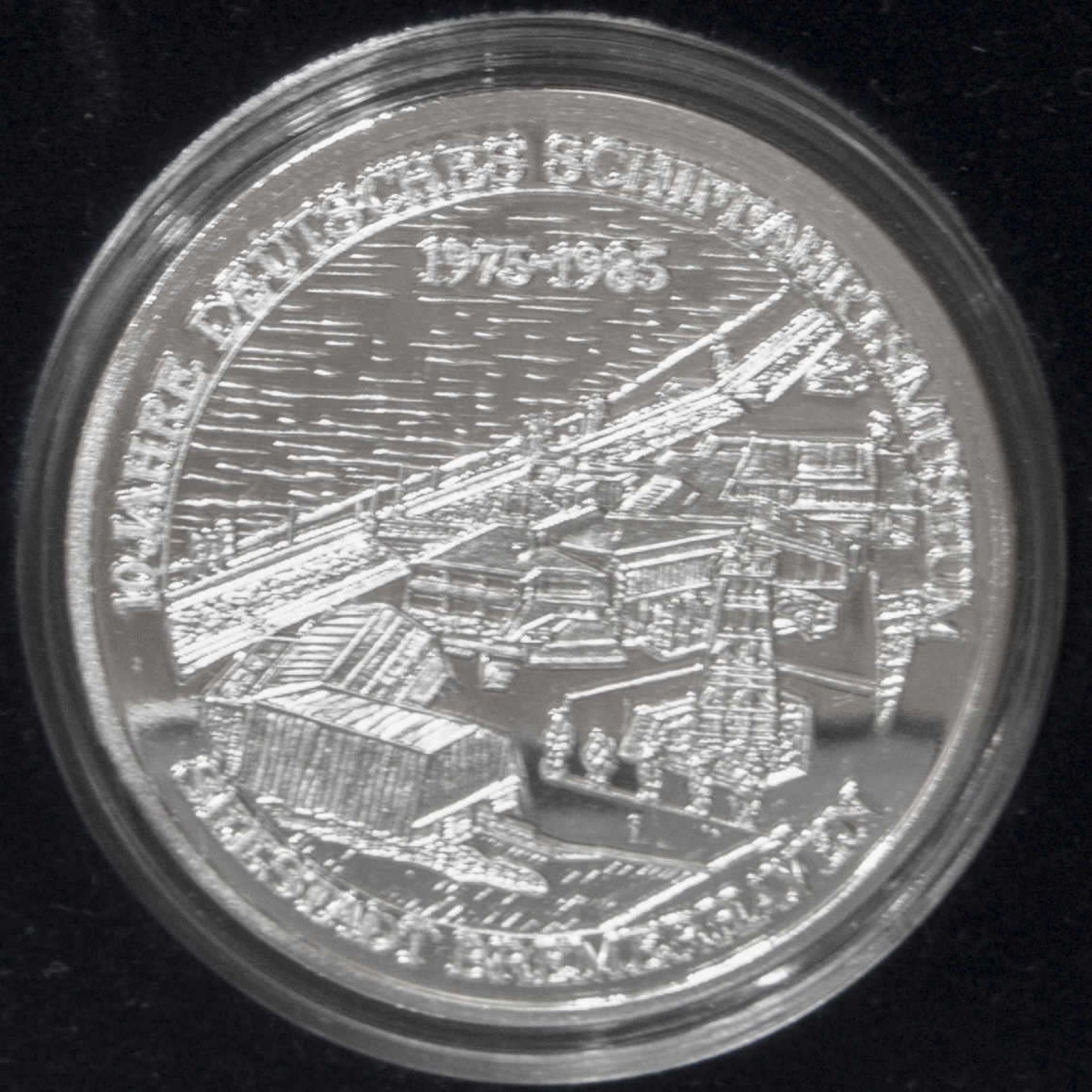 Gedenk - Medaille "10 Jahre Deutsches Schifffahrtsmuseum". Gewicht: ca. 15,1 g, Durchmesser: ca.