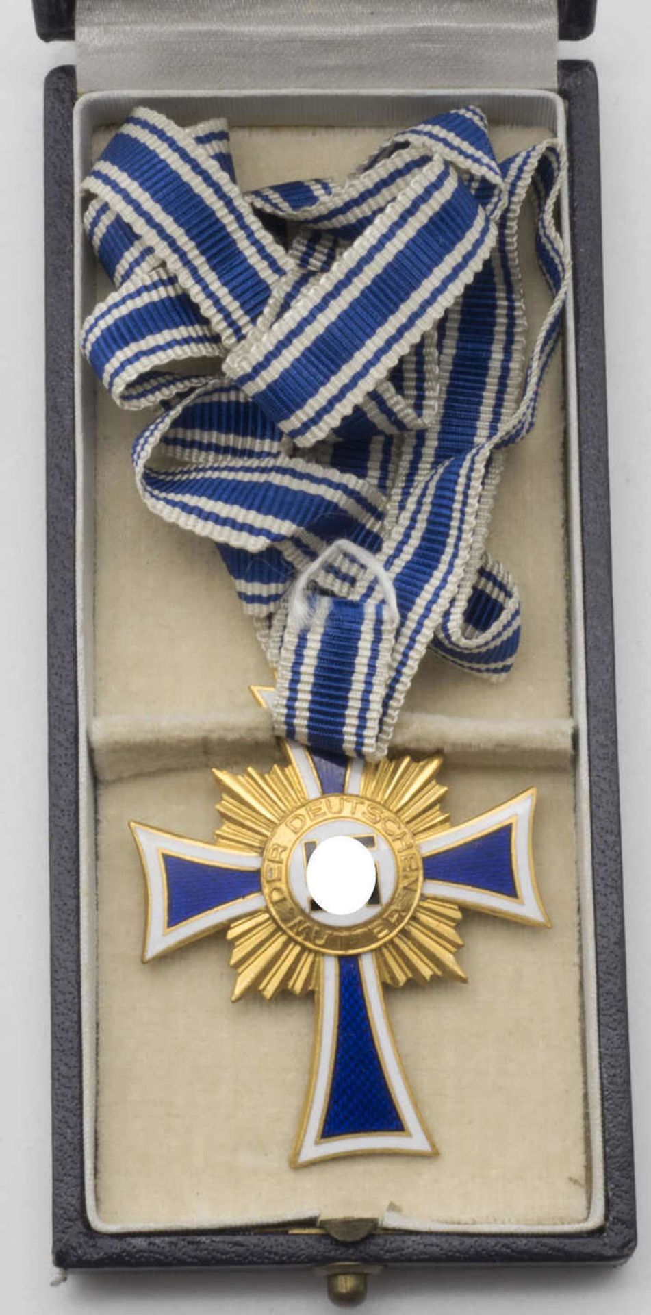 Mutterkreuz in Gold, 1. Stufe. Im Original Verleihungsetui. Ziemer und Söhne mit blau-weißem Band.