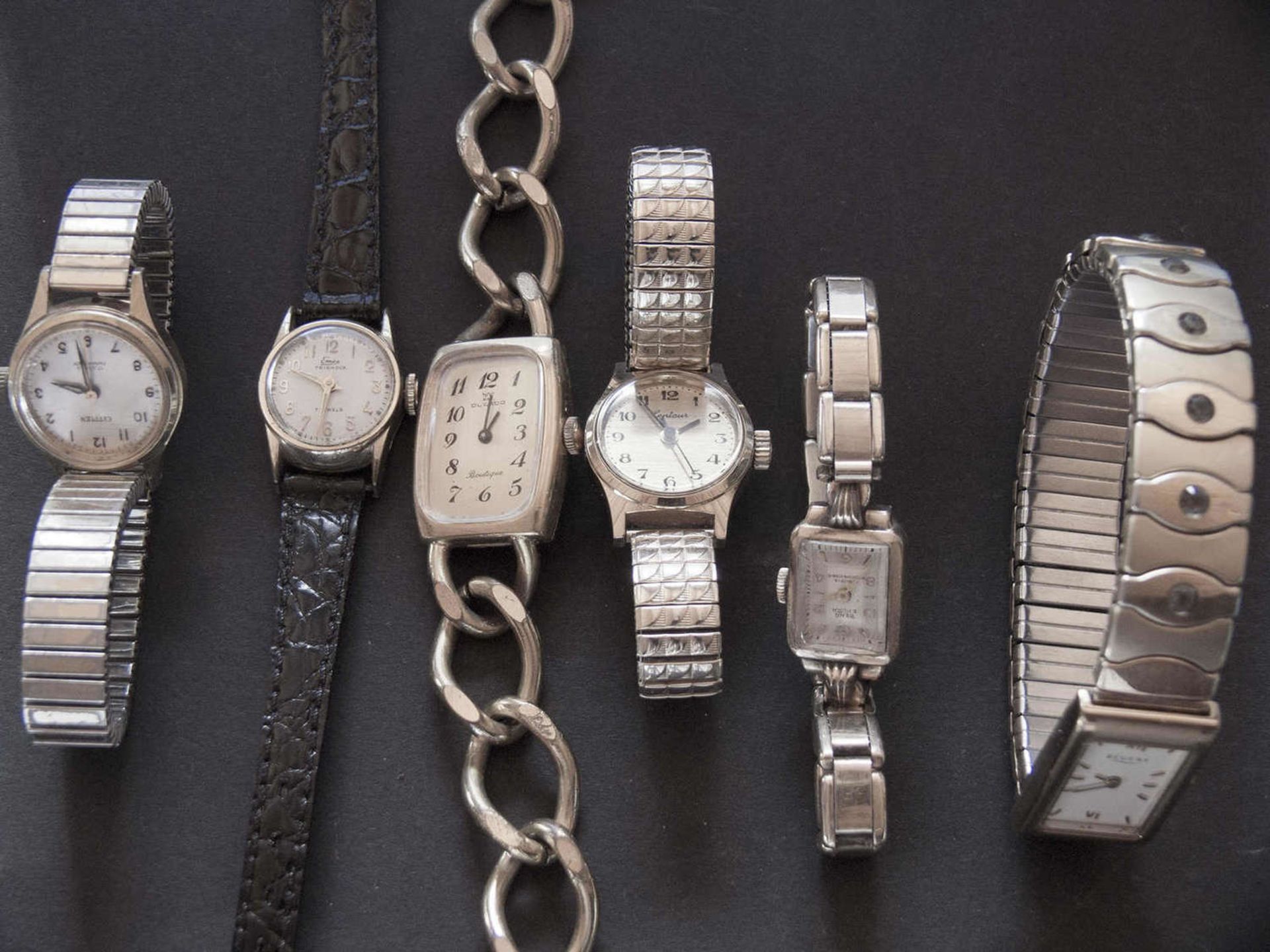 Lot Damenarmbanduhren, insgesamt 6 Stück, verschiedene Modelle, verschiedene Hersteller, teilweise