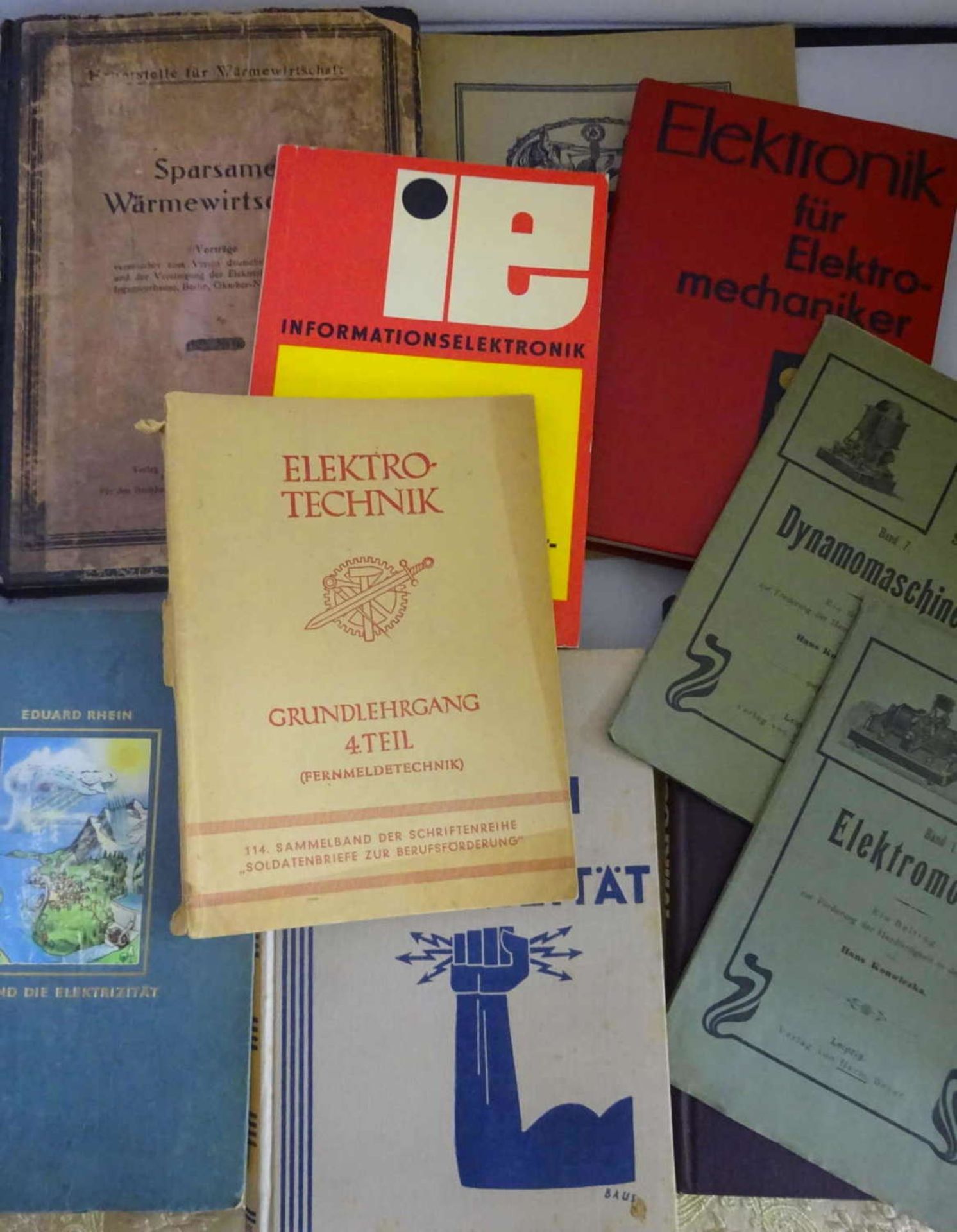 Lot Bücher zum Thema Technik, dabei "Das neue Handbuch der Elektrizität", "Elektromotore", "