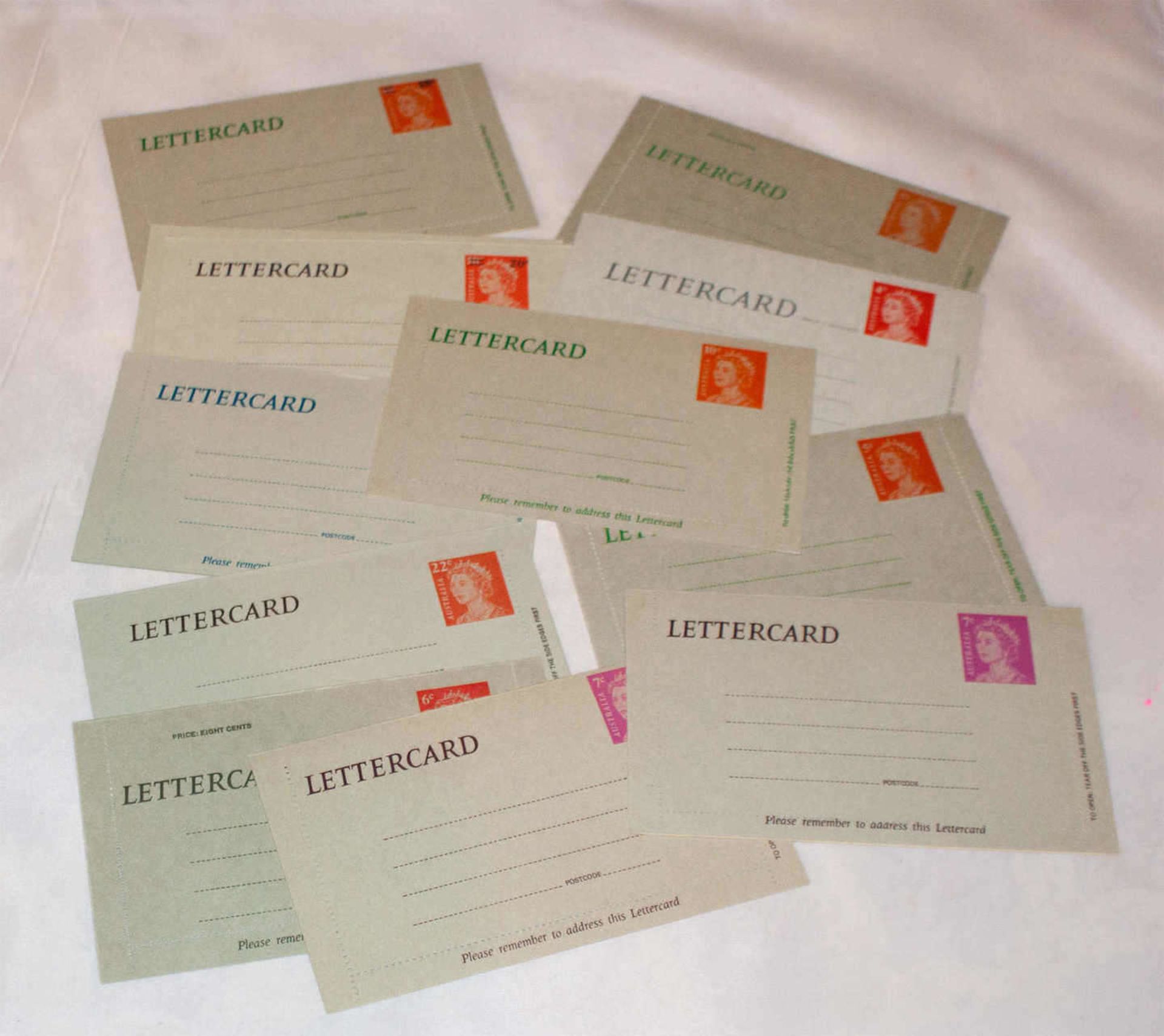 1966/80 komplette Sammlung von 13 verschiedenen Briefkarten, Queen Elizabeth II, von 4C bis 22 C mit