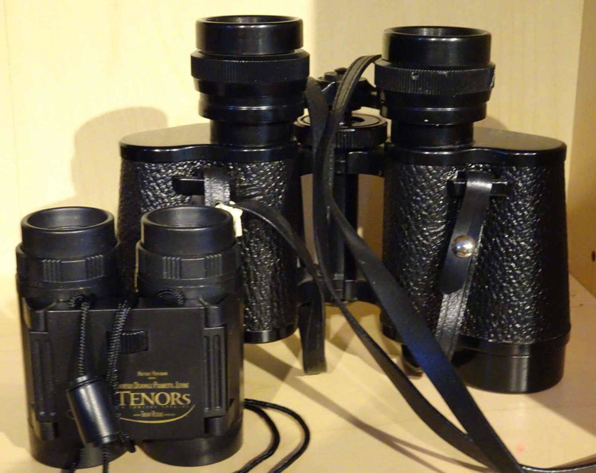 2 Ferngläser, aus Haushaltsauflösung2 binoculars, from budget resolution