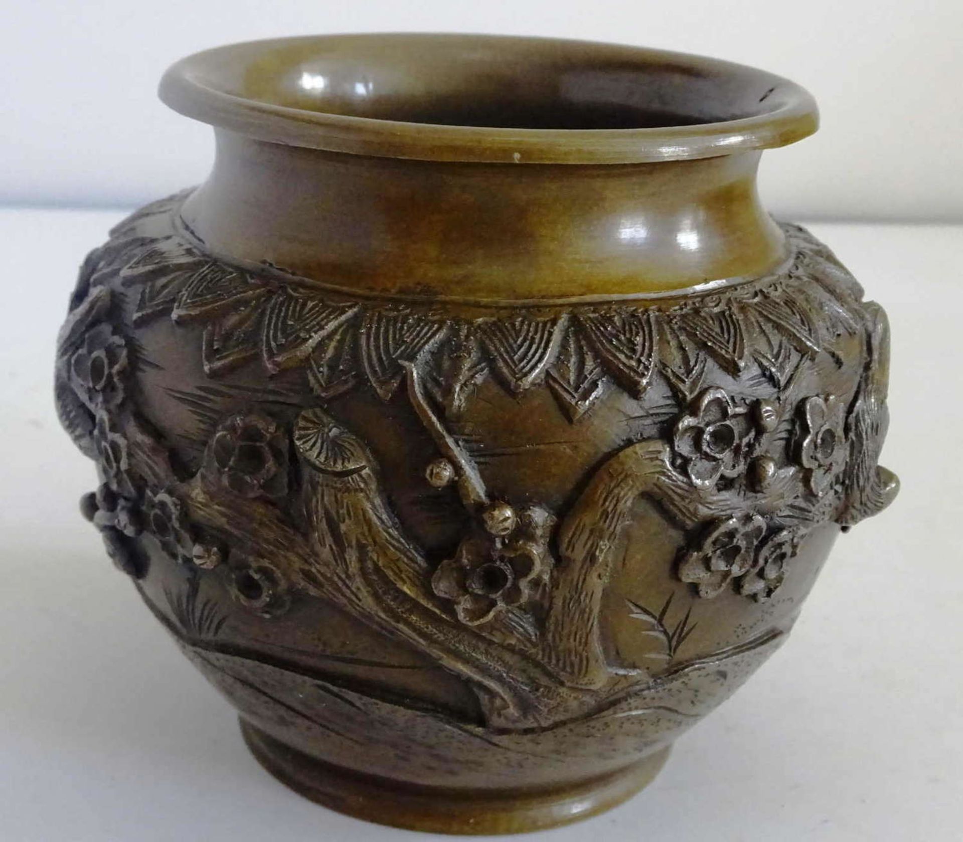 Bronze Topf "Japan" mit floralen Design, höhe ca. 9 cm, durchmesser ca. 8,5 cmBronze pot "Japan" - Image 2 of 2