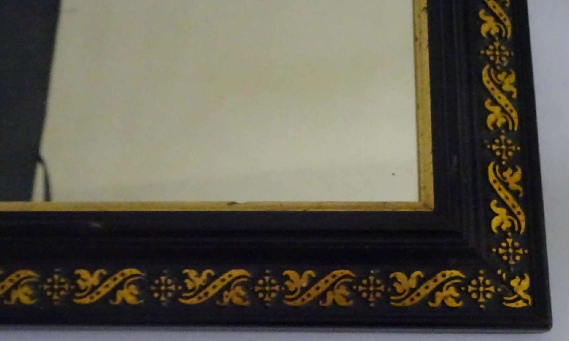 1 Spiegel, teilweise vergoldet. Höhe ca. 39 cm, Breite ca. 33 cm. Gebrauchter Zustand.1 mirror, - Image 2 of 2