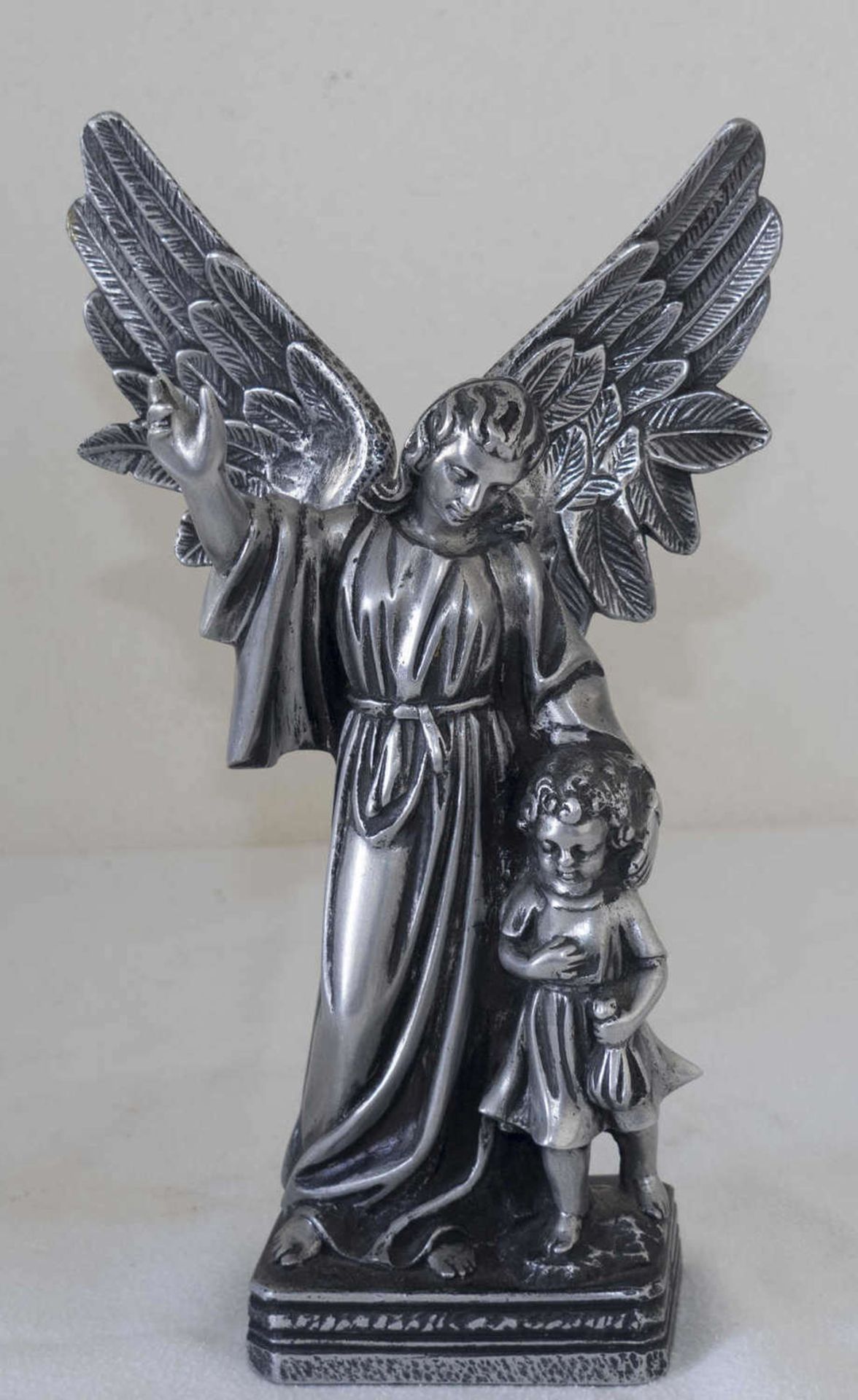 Schutz - Engel, Zinkguss. H: ca. 26 cm.Protection - angel, zinc casting. H: about 26 cm.