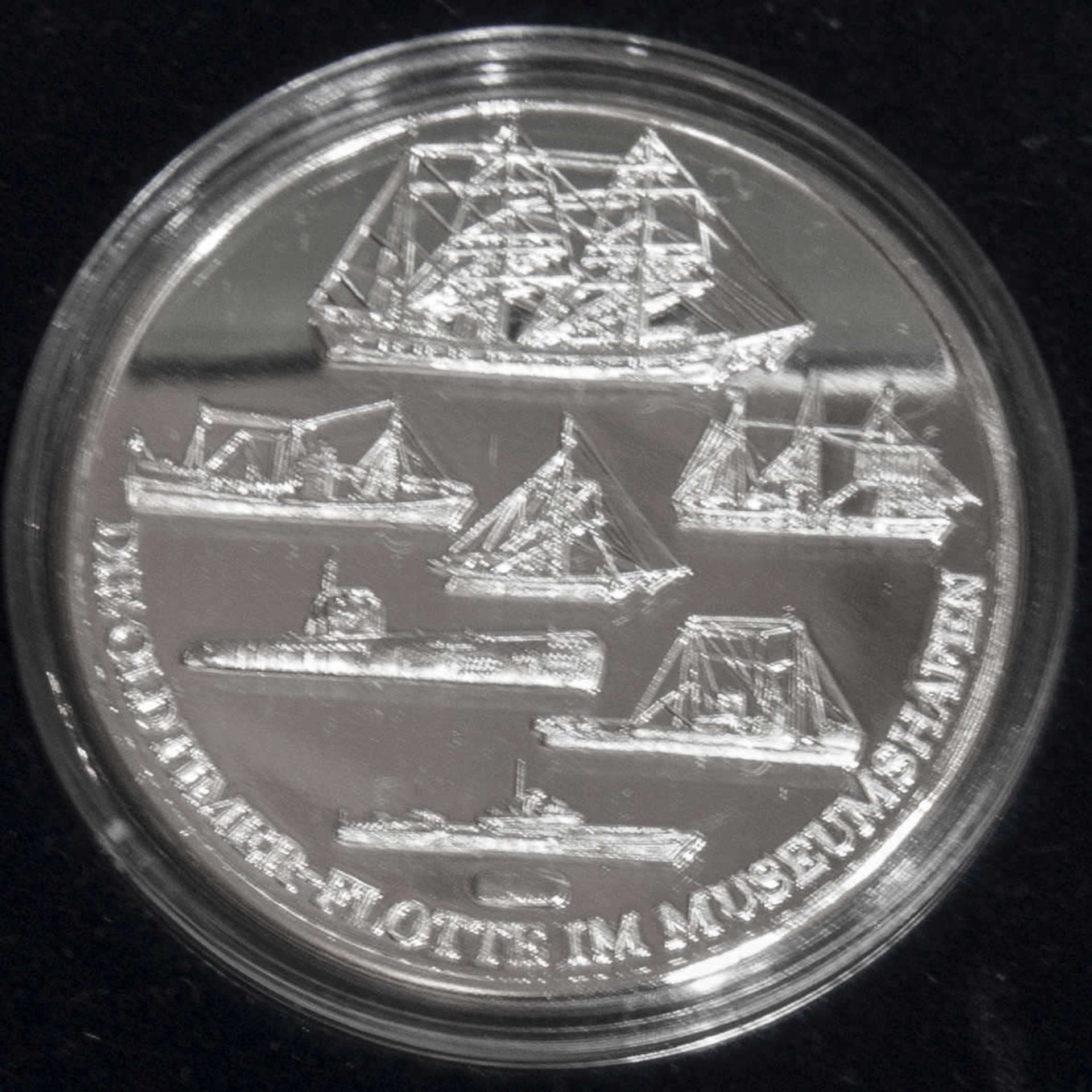 Gedenk - Medaille "10 Jahre Deutsches Schifffahrtsmuseum". Gewicht: ca. 15,1 g, Durchmesser: ca. - Bild 2 aus 2