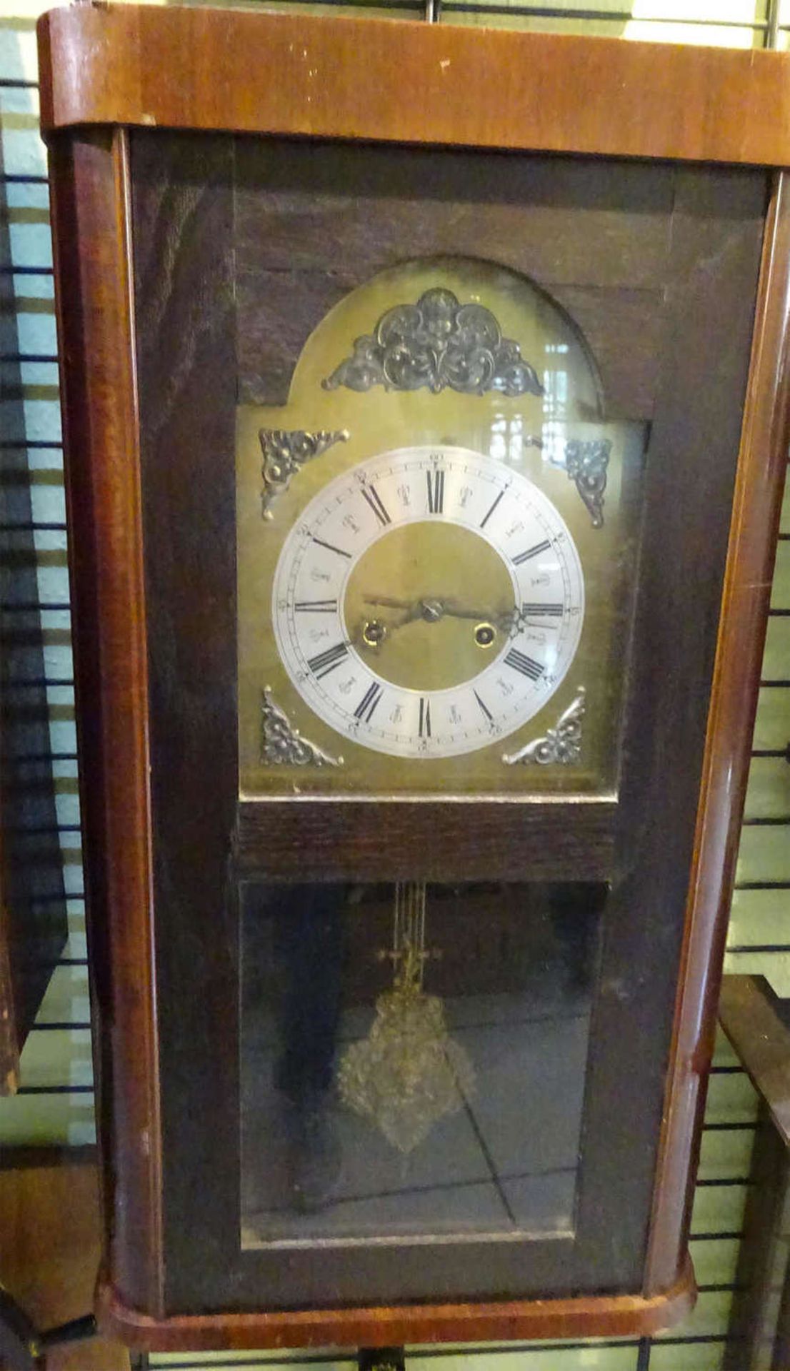 Wanduhr um 1930, Schlag auf Feder. Breite ca. 37 cm, Höhe ca. 68 cmWall clock around 1930, blow on
