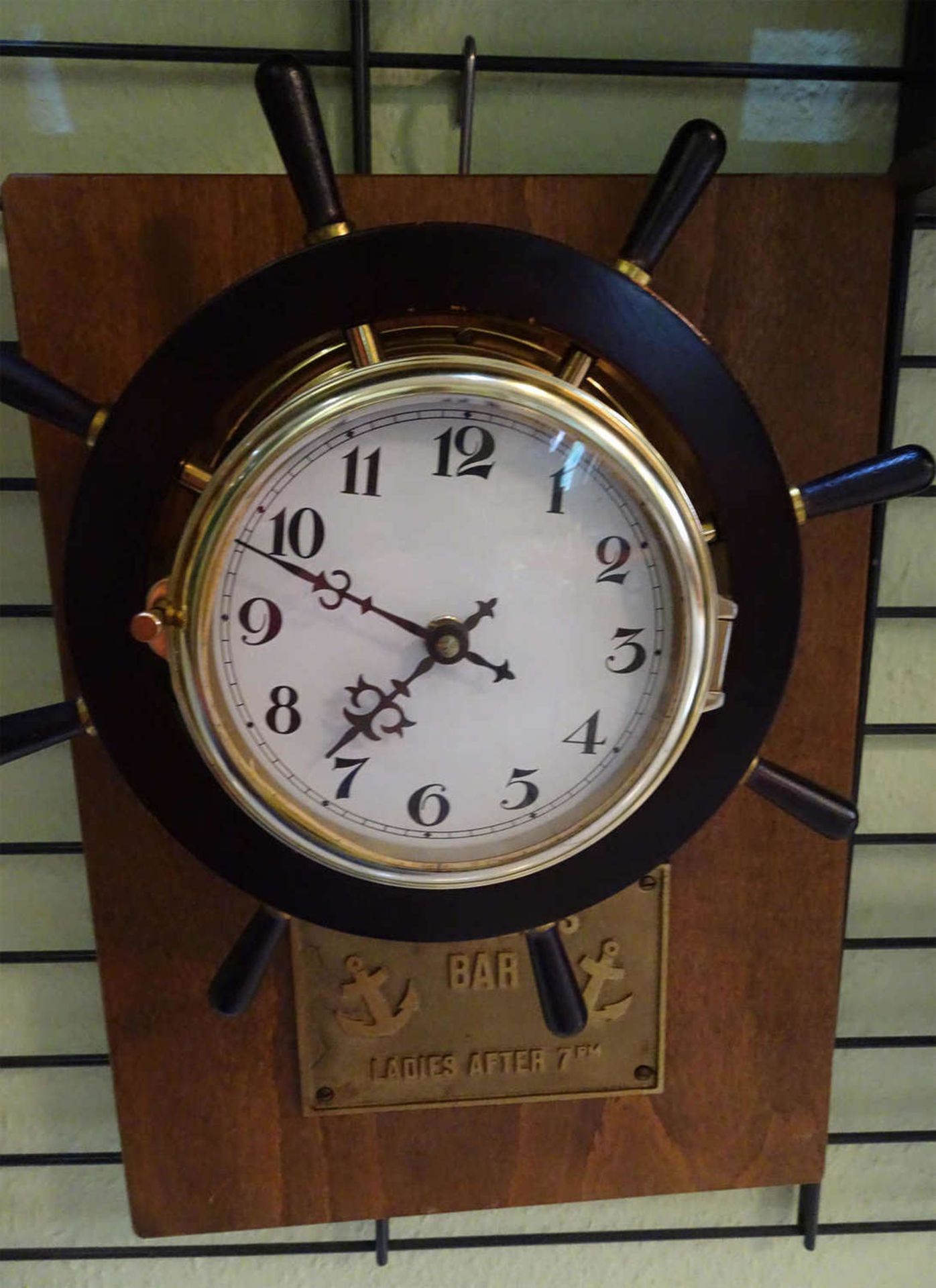 Schiffsuhr, Quarz, neuzeitlich. Breite ca. 30 cm, Höhe ca. 43 cmShip clock, quartz, modern. Width