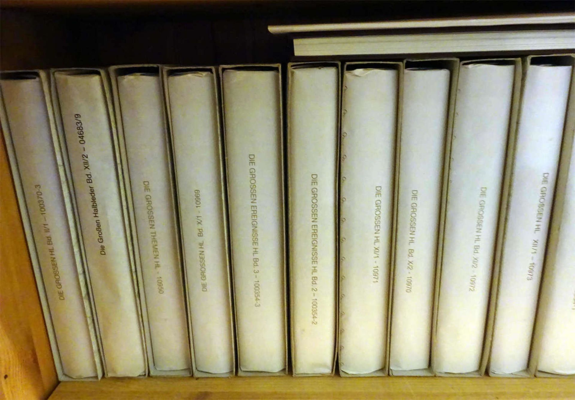 Die Grossen in Halbleder gebunden, insgesamt 31 Bände, Original verpackt , noch nie benutzt aus - Bild 2 aus 2