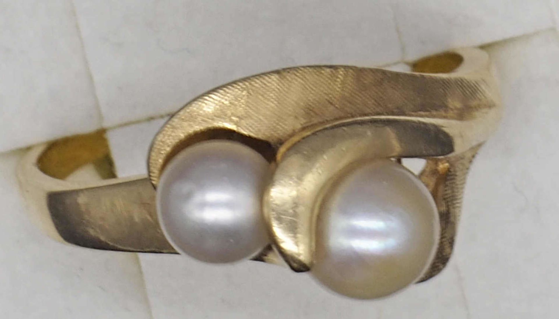 Damenring, 14 kt, 585 Gelbgold, besetzt mit 2 Perlen. Ringgröße 61. Gewicht ca. 5,4 grLadies ring,
