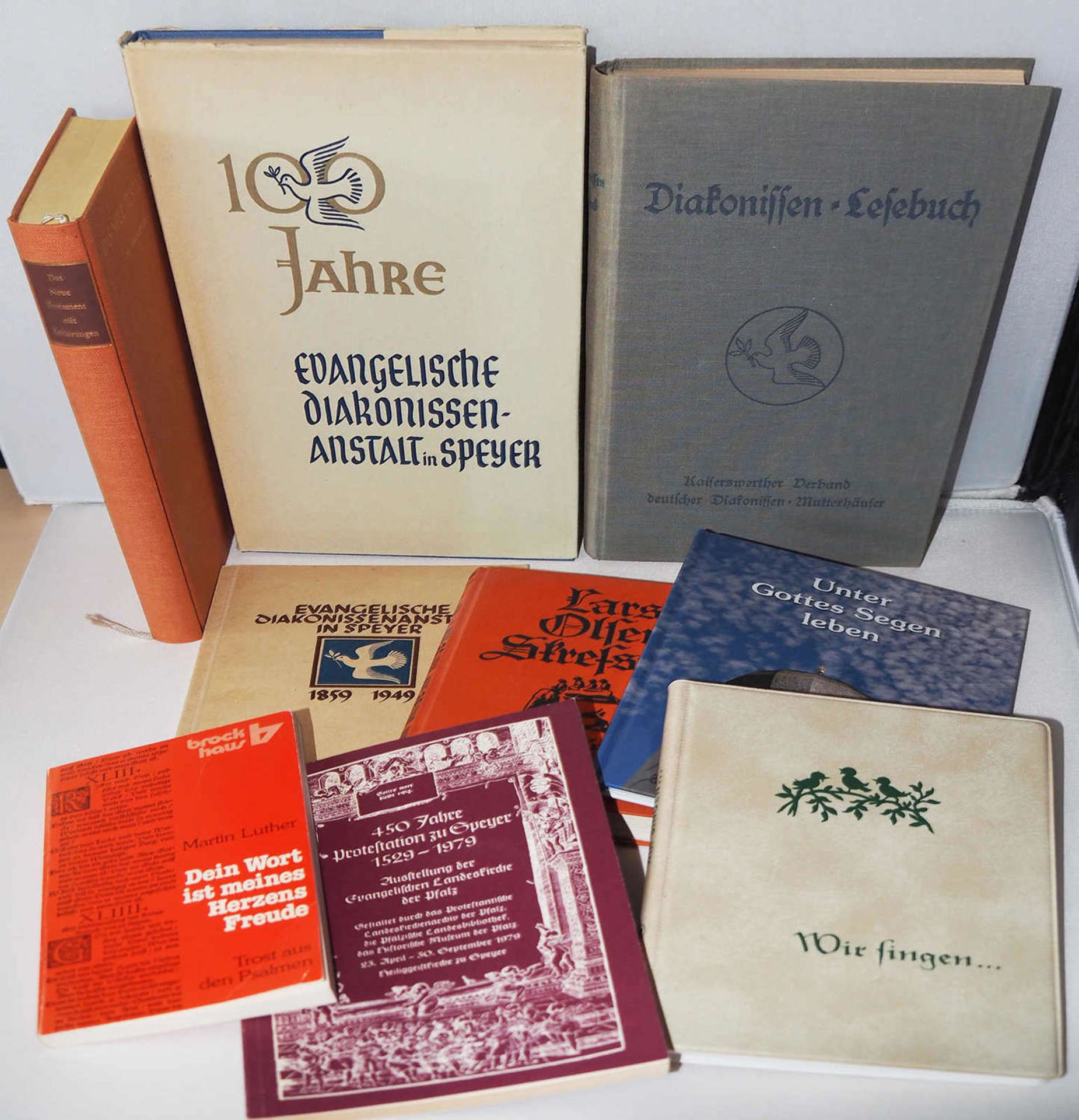 Bücher - Konvolut die Religion betreffend, bestehend aus: 1. Evangelische Diakonissenanstalt in