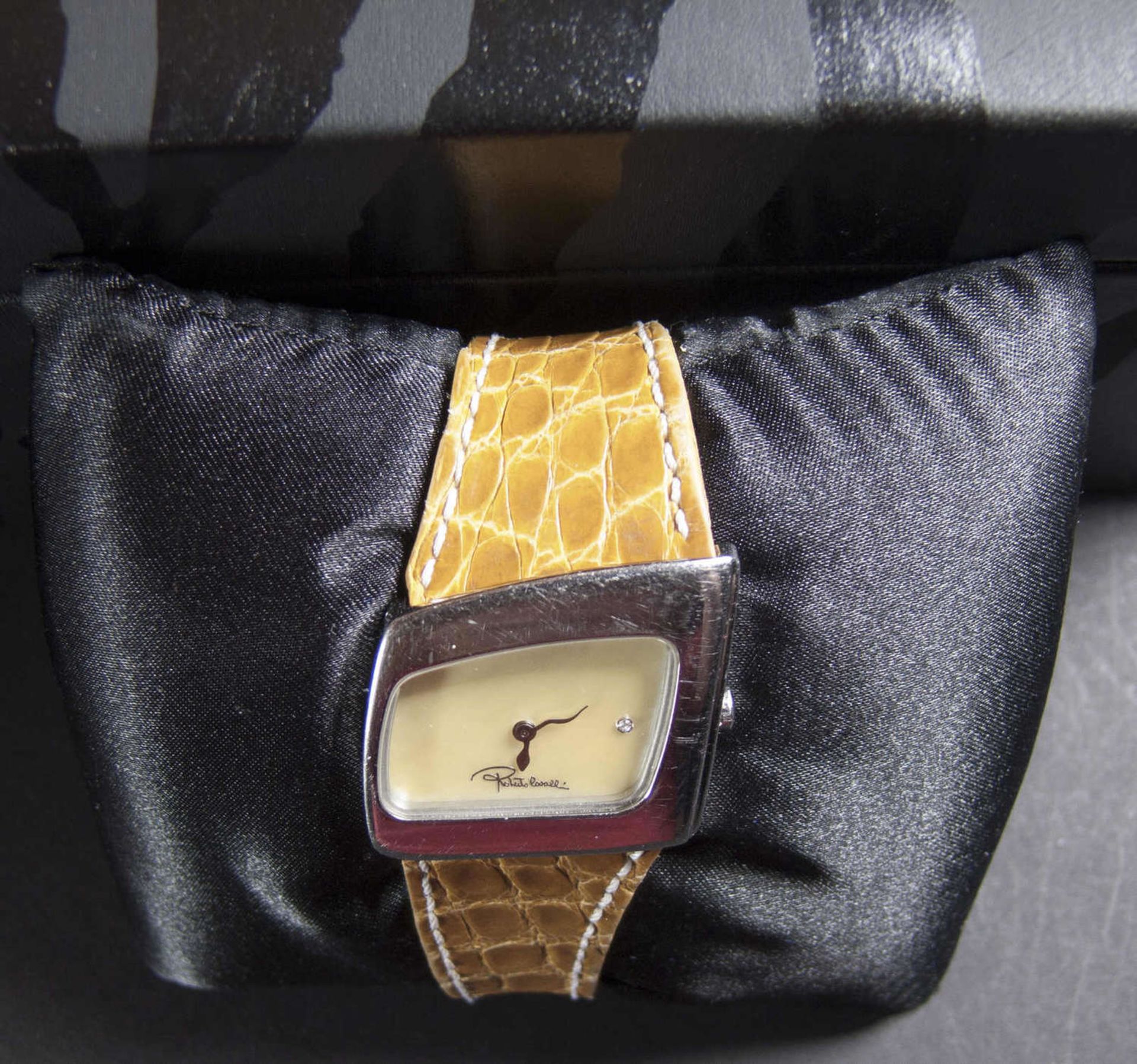 Damen - Armbanduhr "Roberto Cavalli". Kroko - Leder - Armband, In orig. Schatulle.Ladies' wristwatch