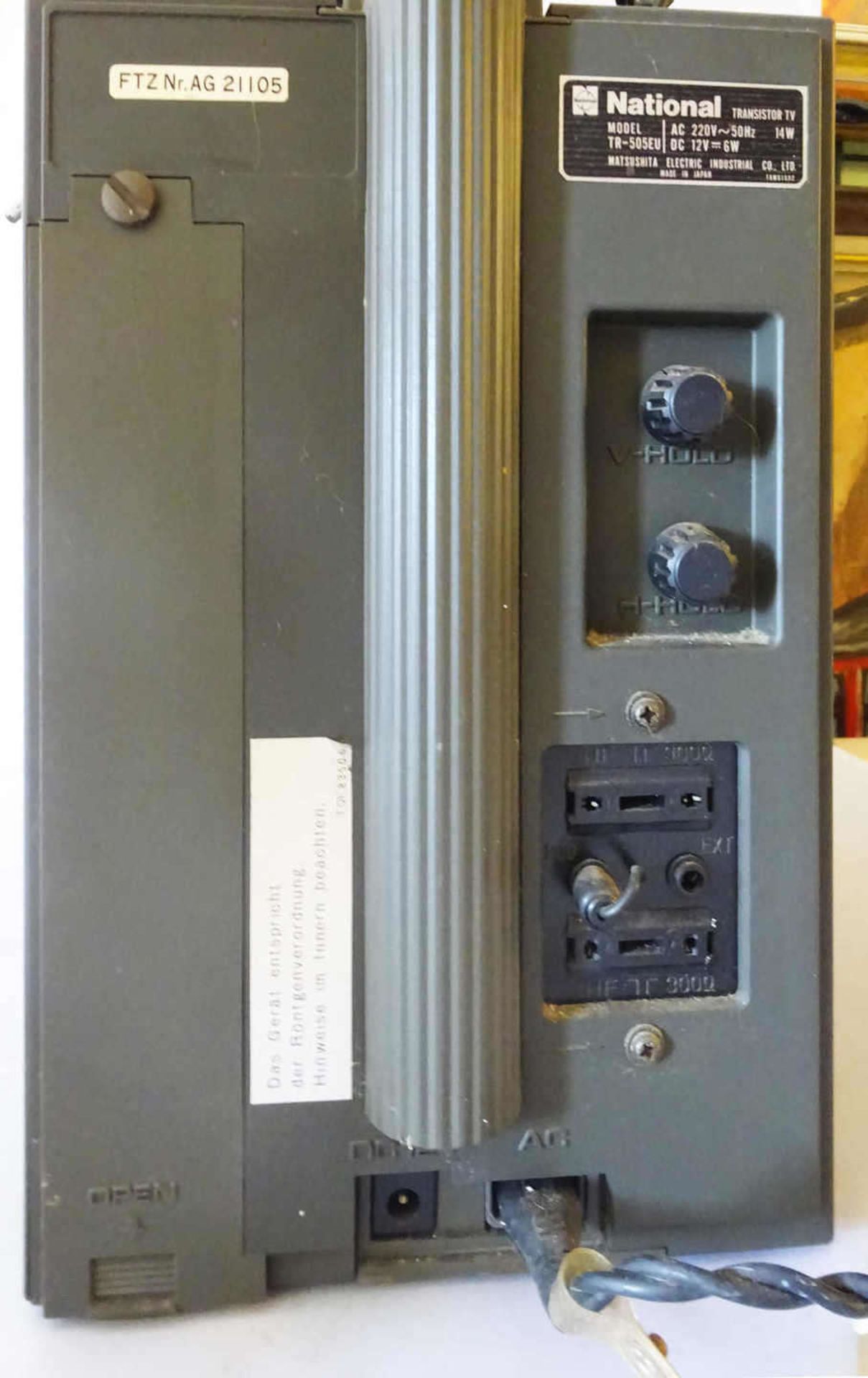 Tragbares TV Gerät. Volltransistor National Rover. Ca. Mitte 70er Jahre. Funktion nicht geprüft. - Image 3 of 5