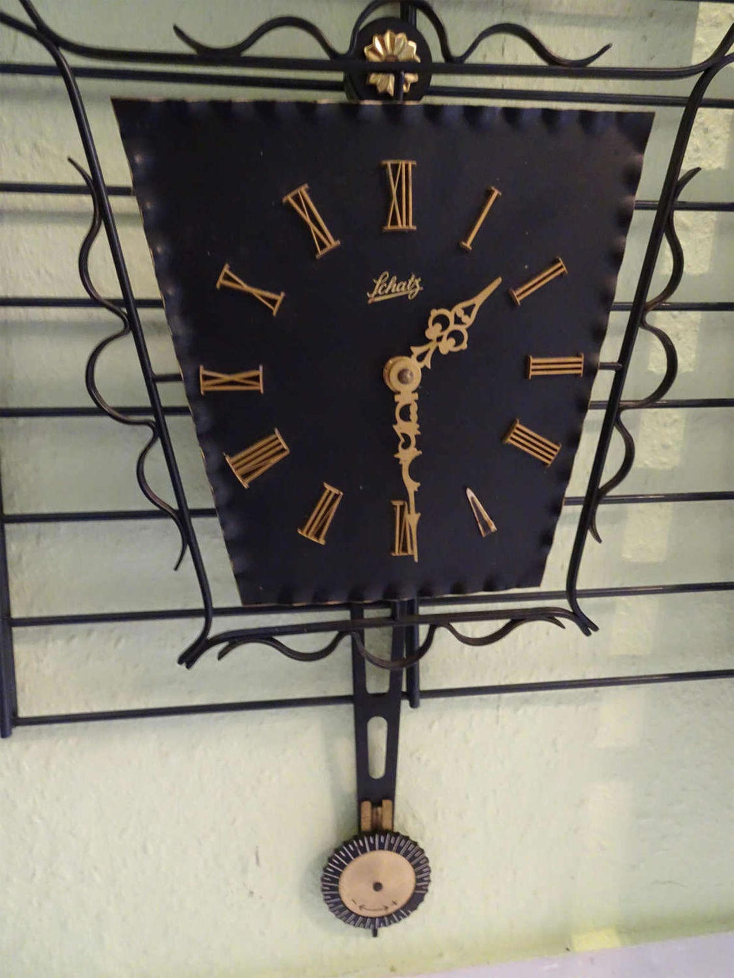 Wanduhr, Marke Schatz, elektrisch. Breite ca. 28 cm, Höhe ca. 45 cmWall clock, brand treasure,