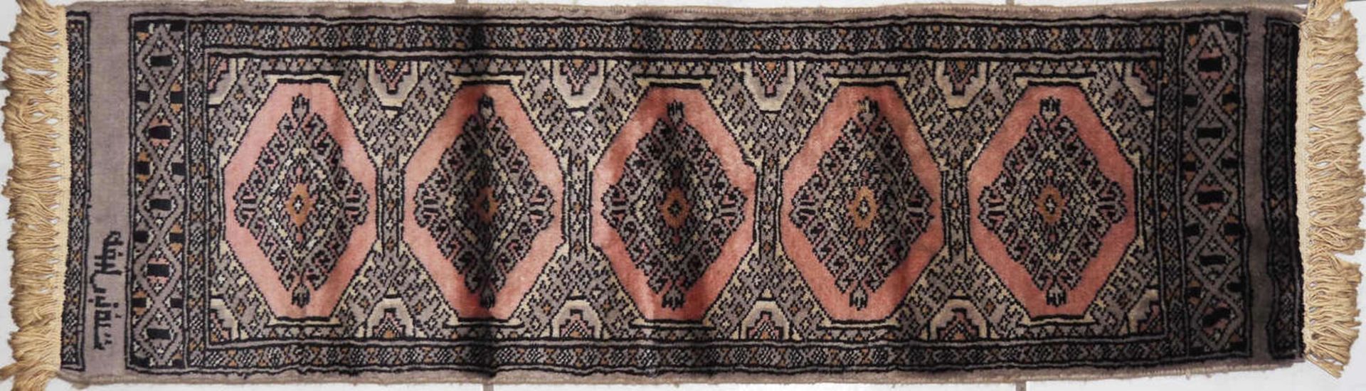 Perser - Teppich - Läufer. Maße: ca. 96 cm x ca. 30 cm.Persian - carpet - runner. Dimensions: