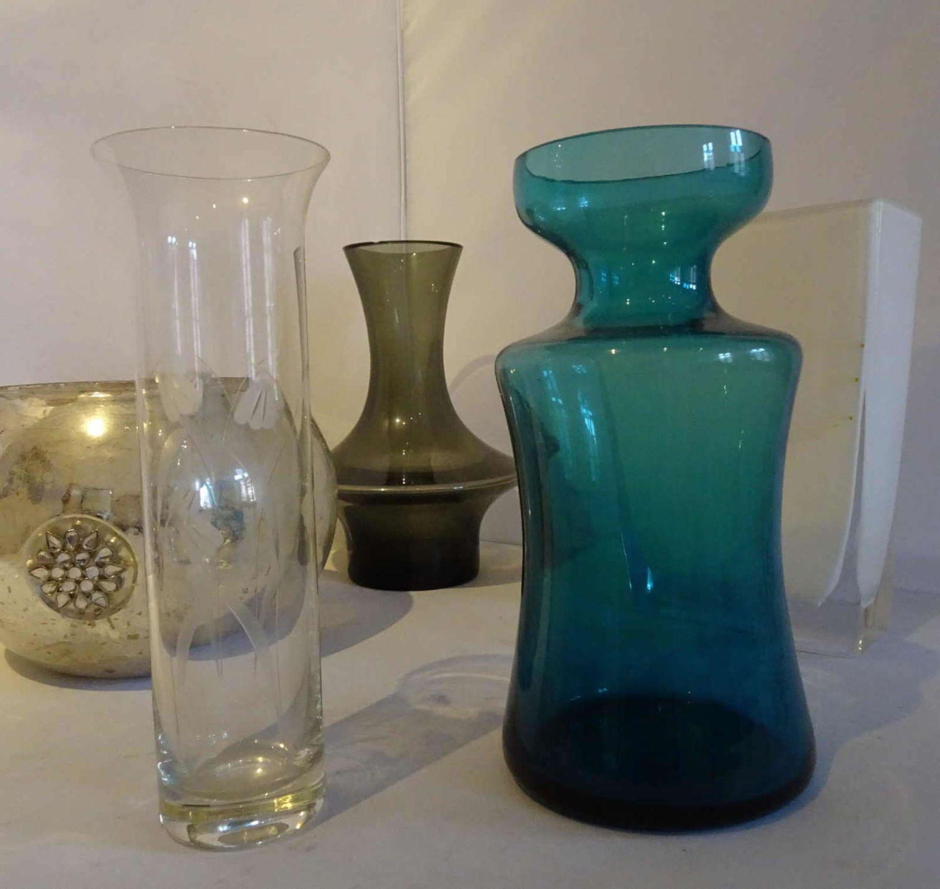 Lot Glas, bestehend aus: Vasen, Schale, Aschenbecher, Paperwright, etc.,guter gebrauchter ZustandLot - Bild 2 aus 2