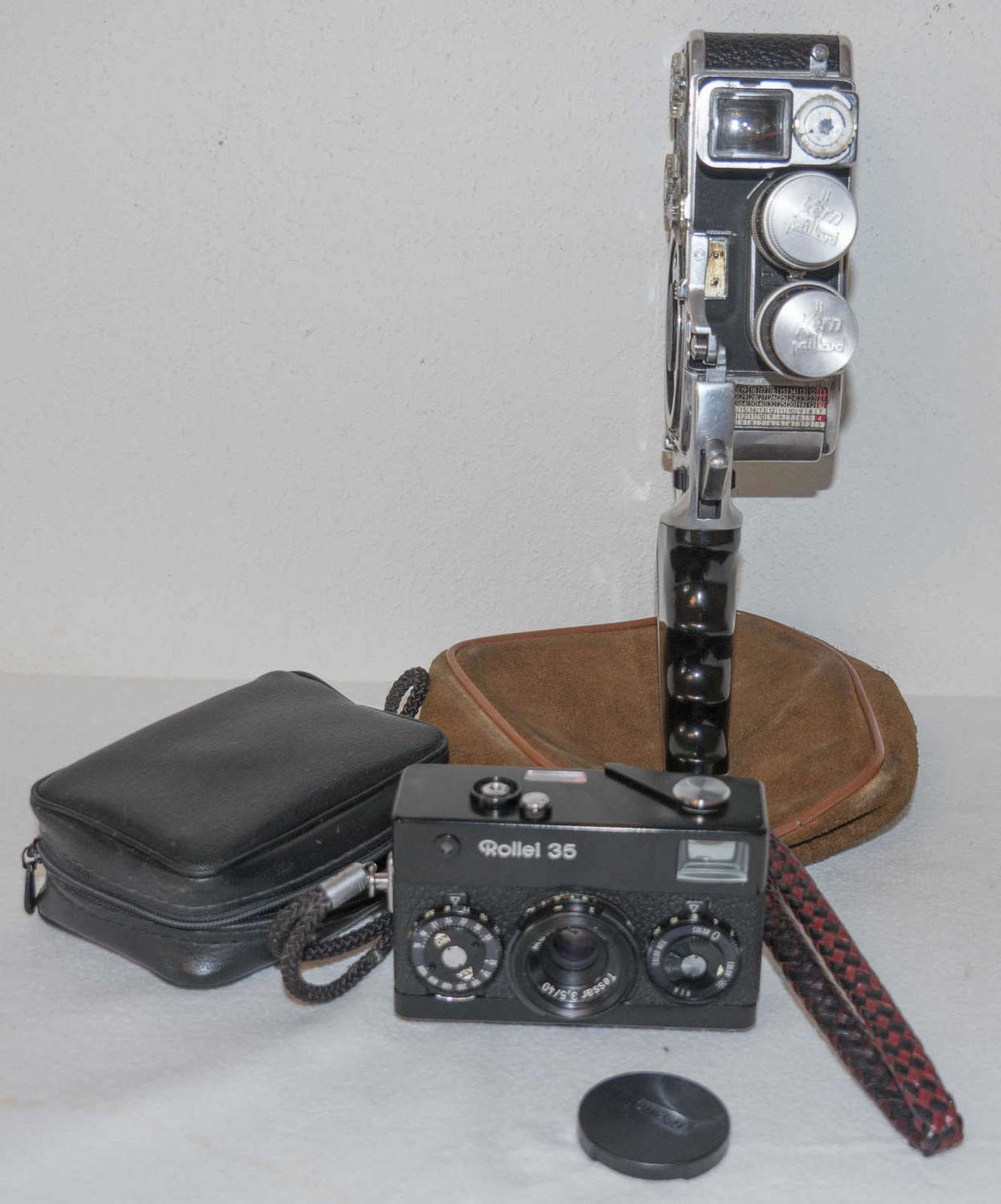 Bolex Paillard Filmkamera, Made in Switzerland. Im original Wildleder - Etui. Dazu eine Rollei 35