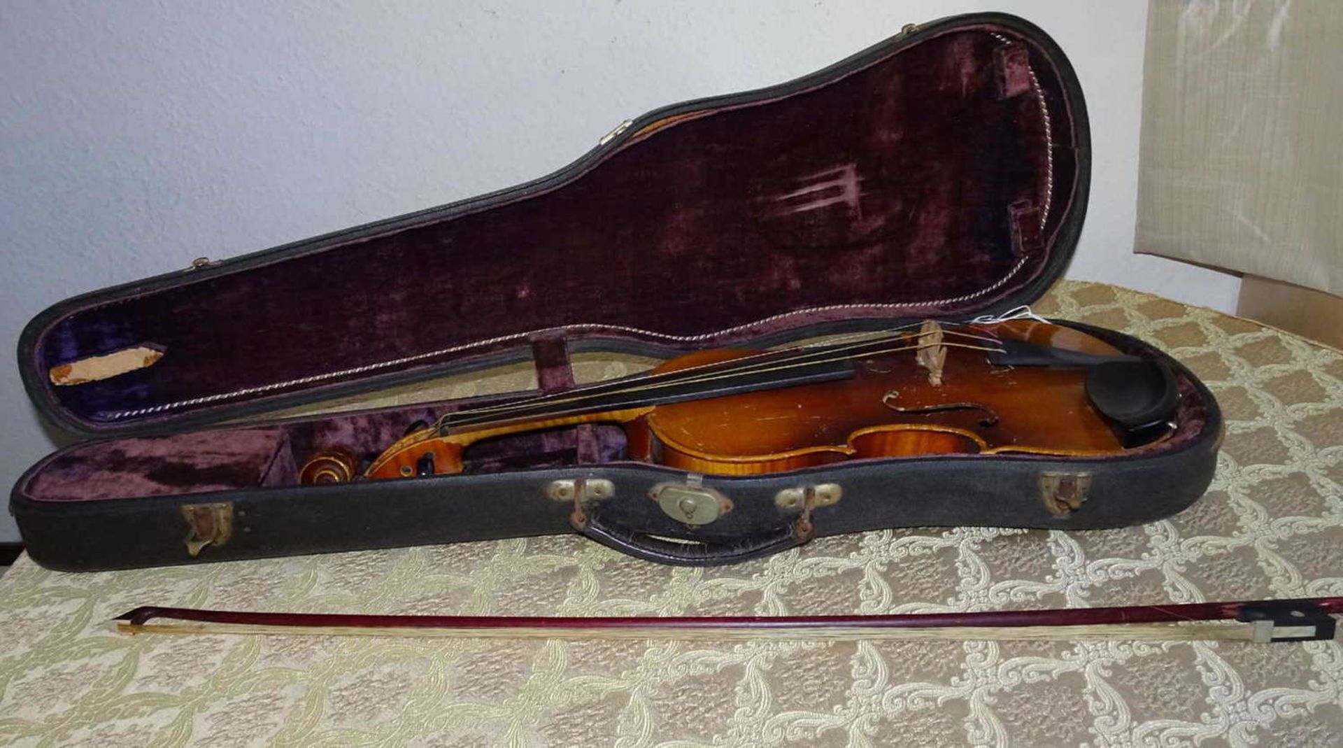 Violine, Copy of Antonius Stradivarius im Violinenkasten, ca. 100 Jahre alt.