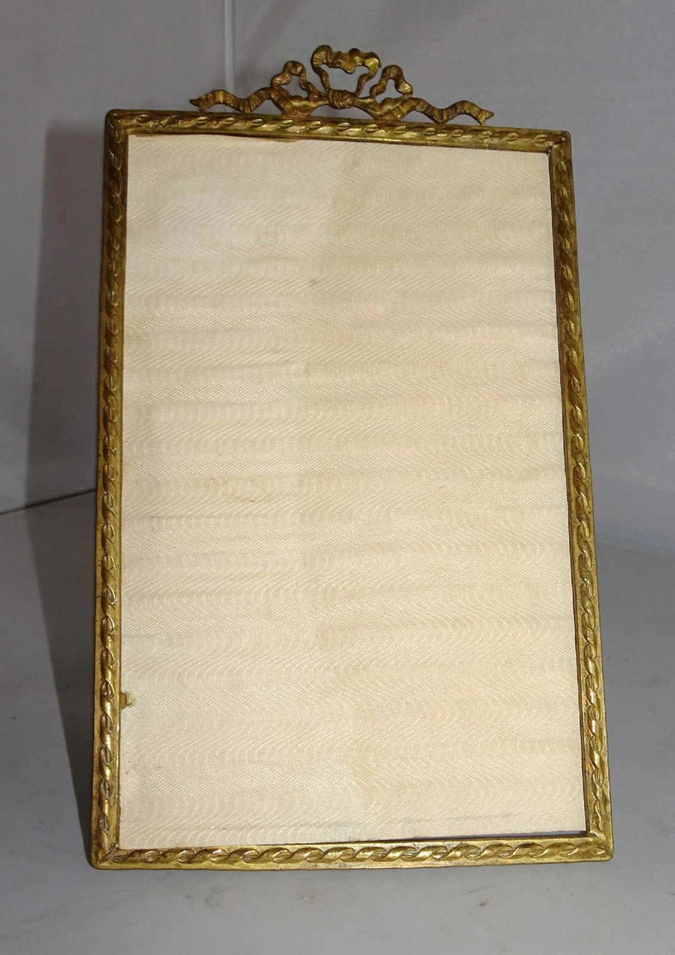 kleines Bilderrähmchen mit Standfuß um 1900, Glas fehltsmall picture frame with base around 1900,