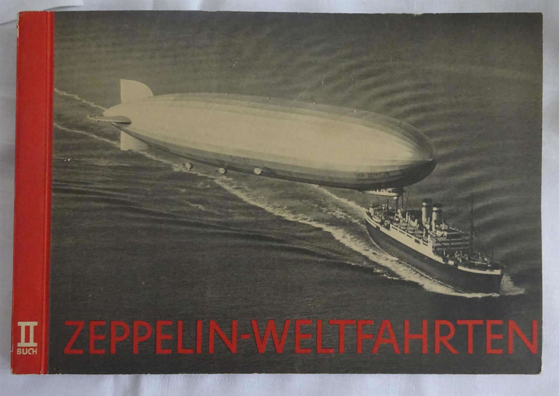 Sammelbilder Album Zeppelin-Weltfahrten mit 156 Bromsilber-Bilder. Band IICollective picture album