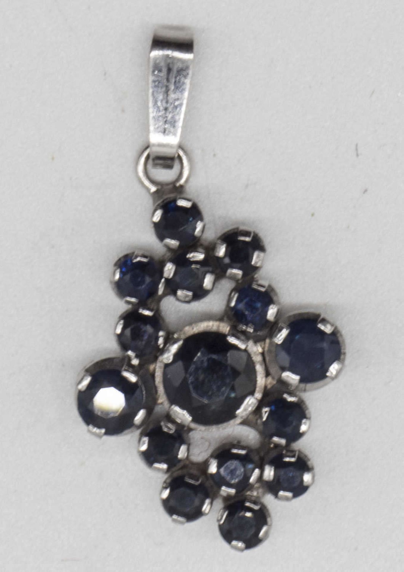 Pendant, 585 white gold, set with sapphires.