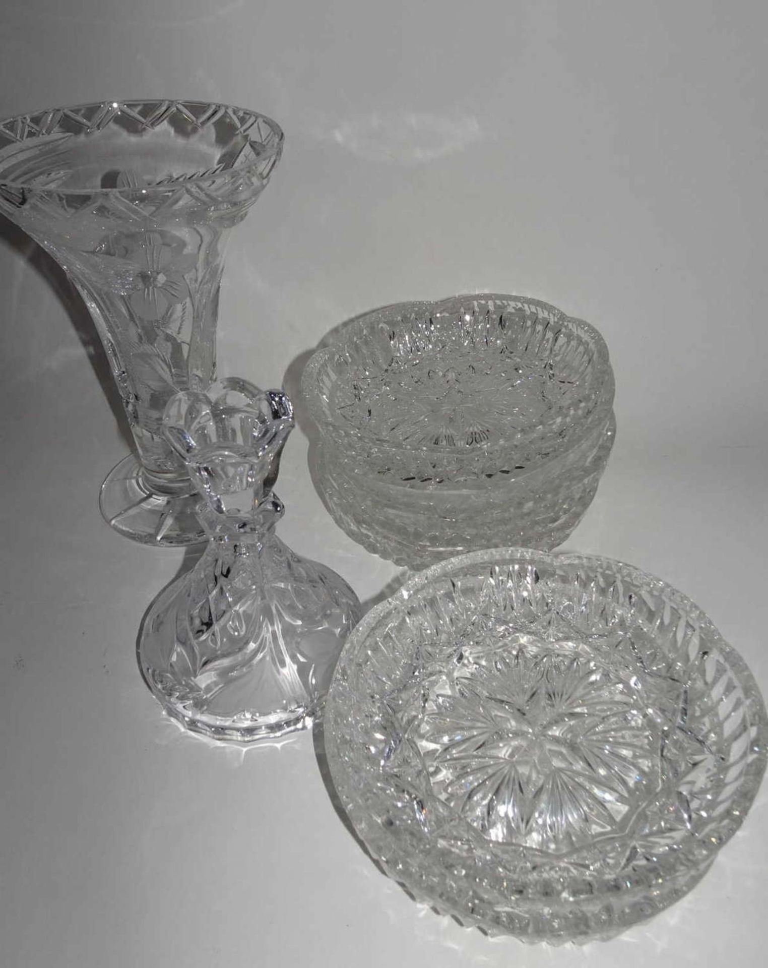Lot lead crystal, with 6 salad bowl, 1 candlestick, and a vase.