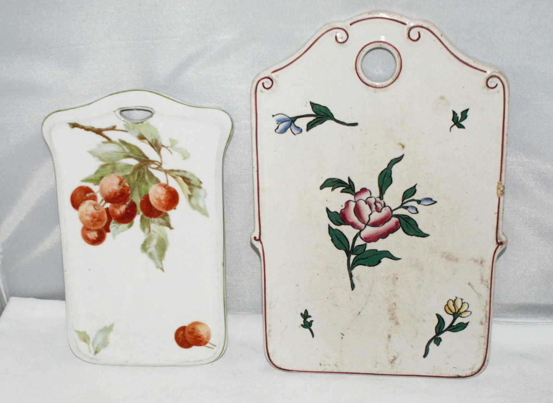 2 porcelain breakfast plates, 1x Rosenthal, and 1 CHF Weber Strasbourg. With traces of use.