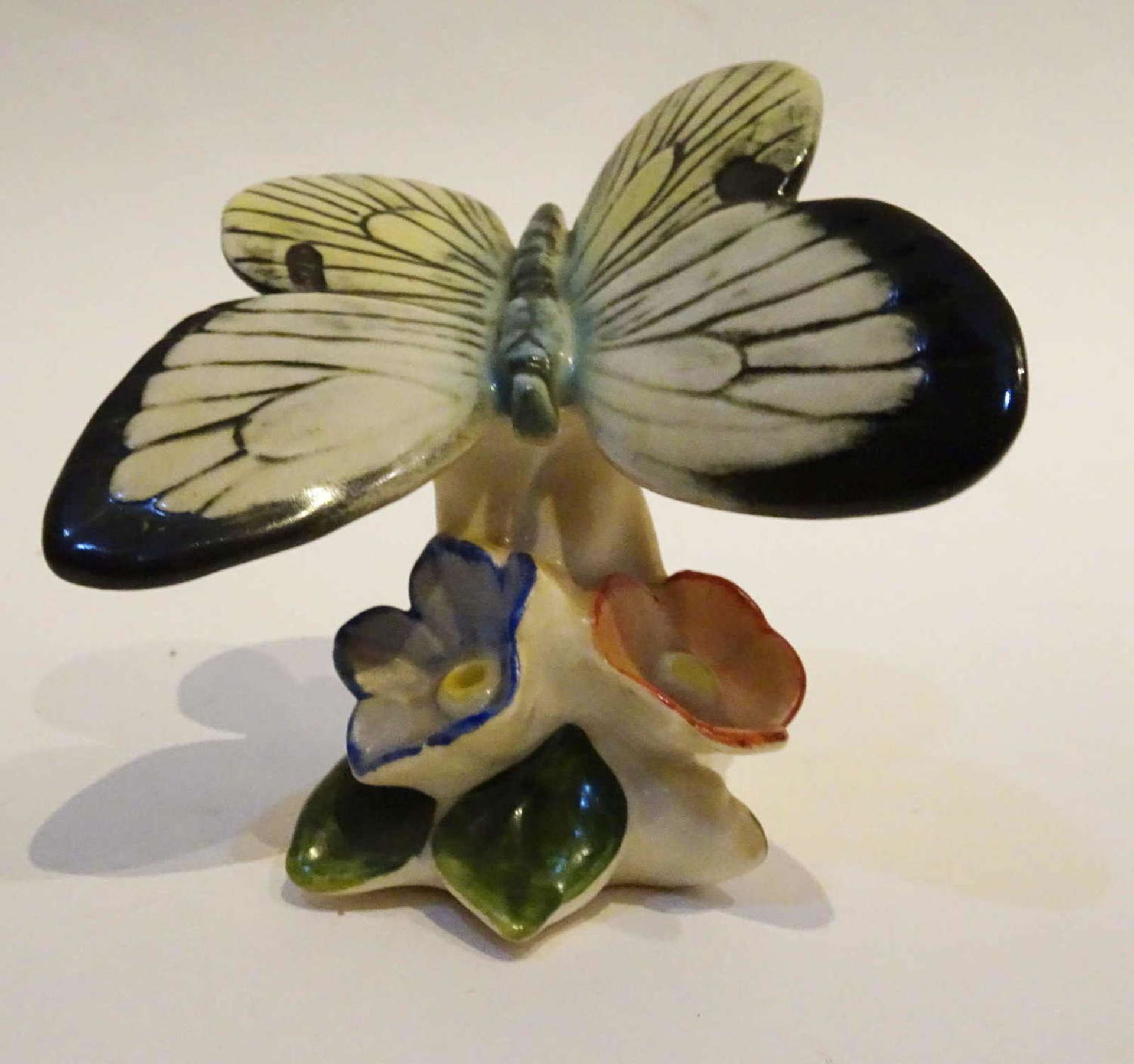 Porcelain butterfly, Karl Ens Volkstedt, blue mills brand. Height about 7.8 cm. Very good condition. - Image 2 of 3