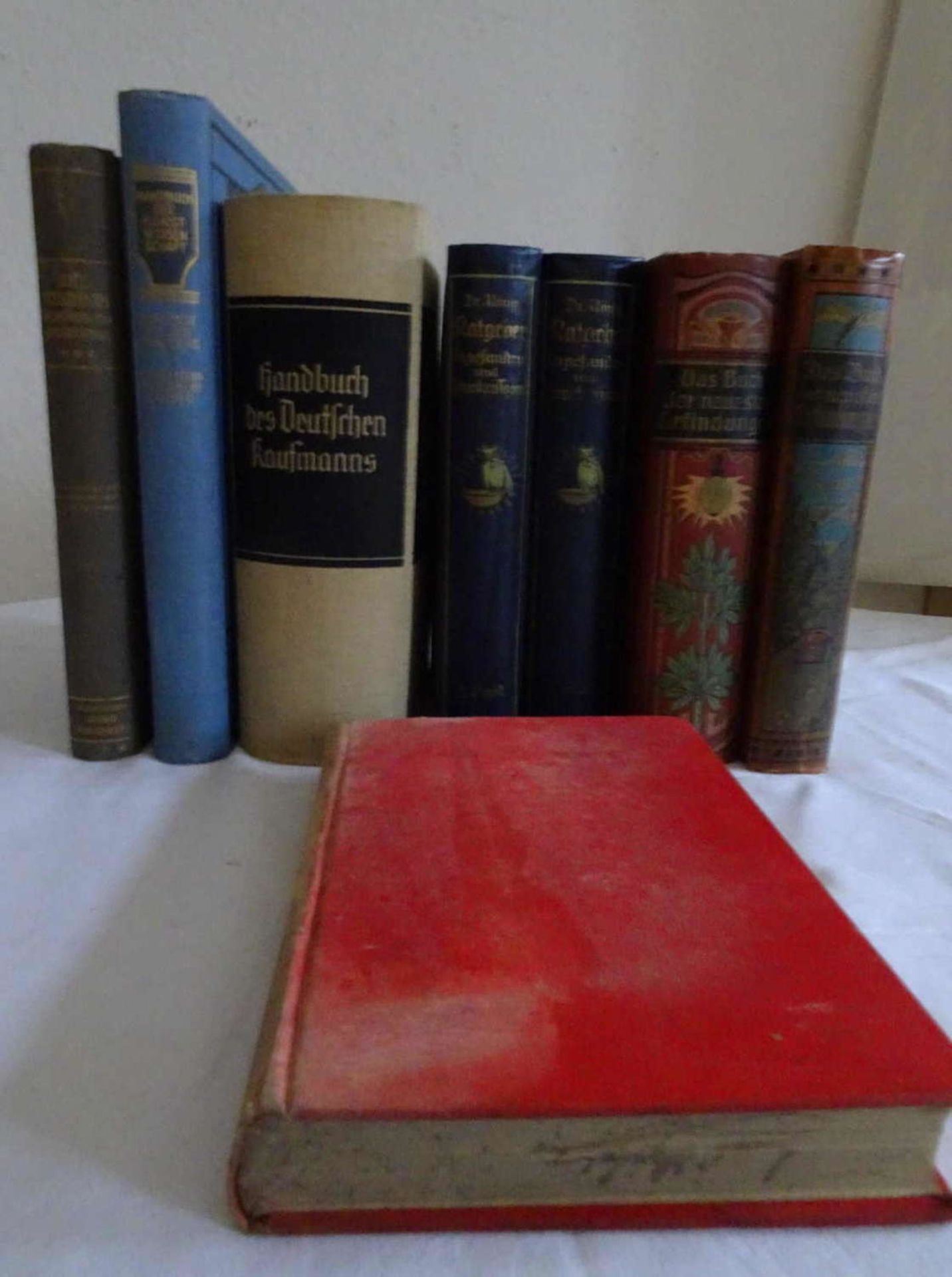 Lot books, thereby "the book of the newest inventions", "the small adviser volumes I. and II., Etc.