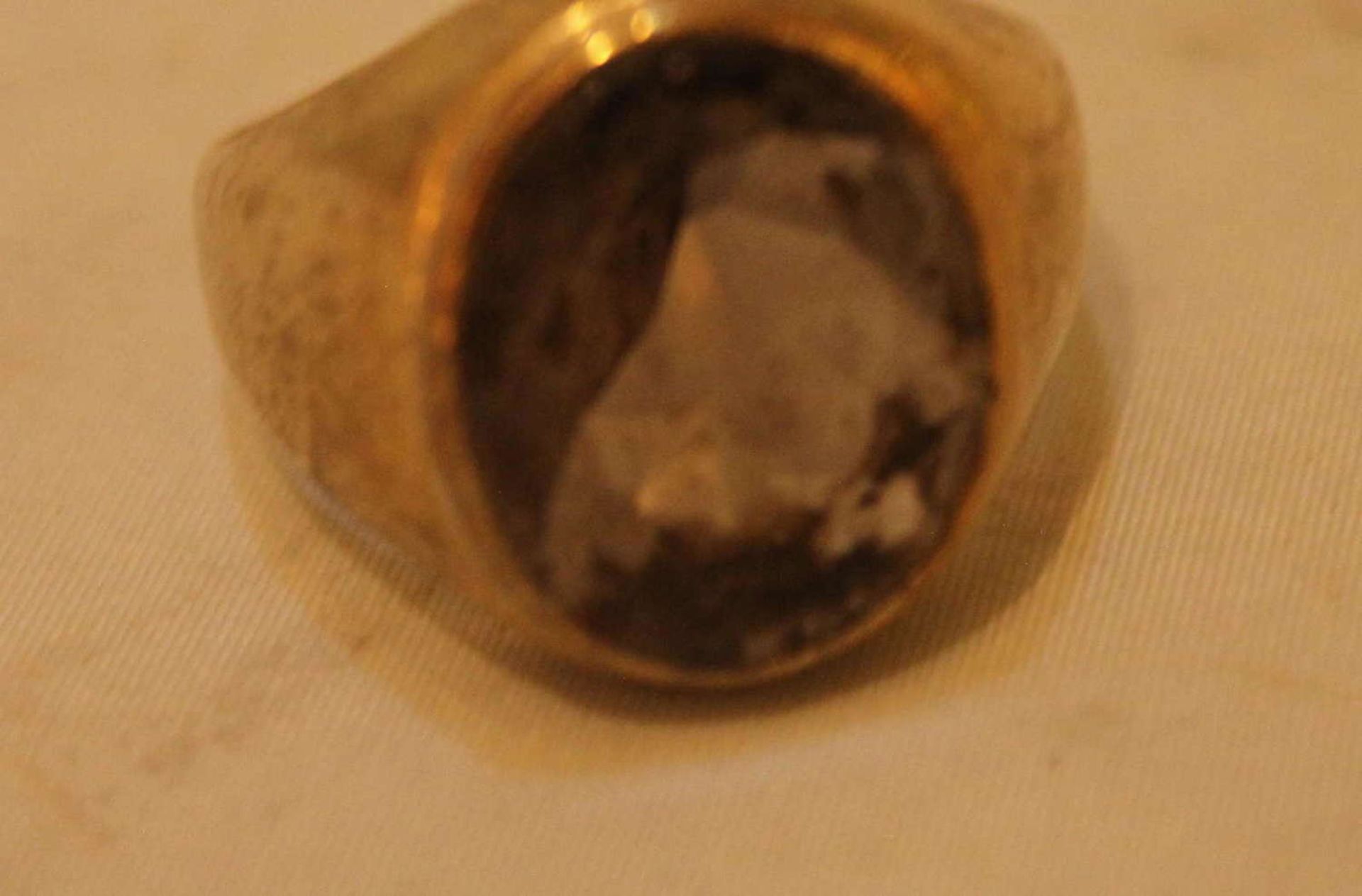 Ring, unisex, 333er yellow gold, set with smoky topaz. Ring size 64, weight about 6.8 gr.