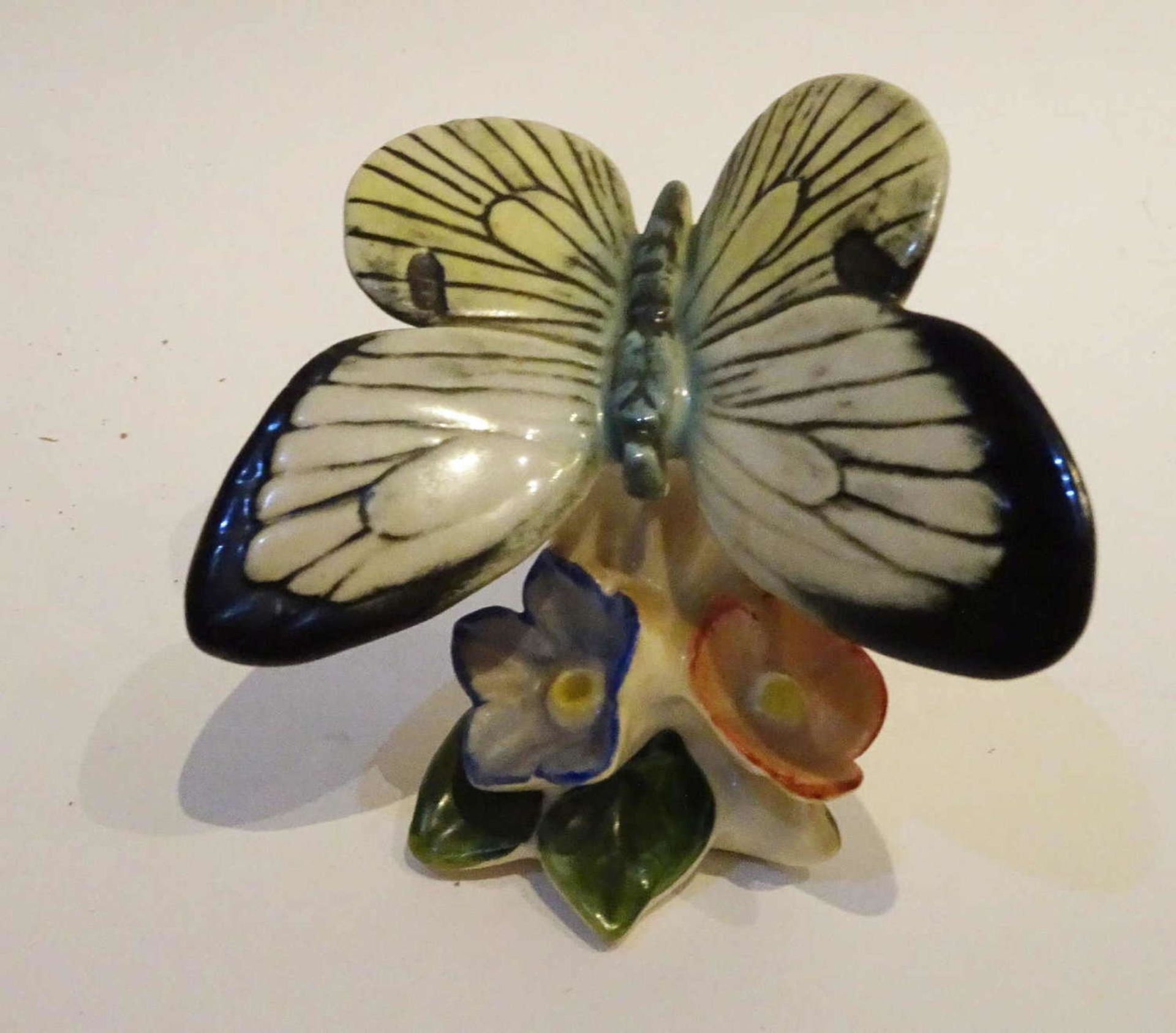 Porcelain butterfly, Karl Ens Volkstedt, blue mills brand. Height about 7.8 cm. Very good condition. - Image 3 of 3