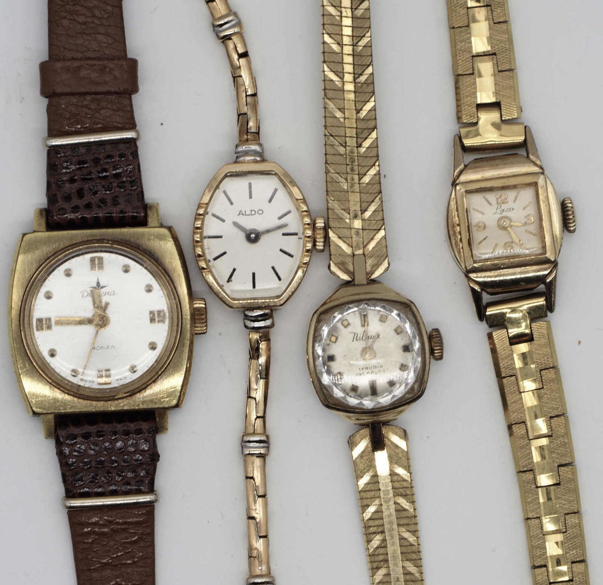 Lot Ladies' wristwatches, manual wind, partially gold plated. All clocks start.