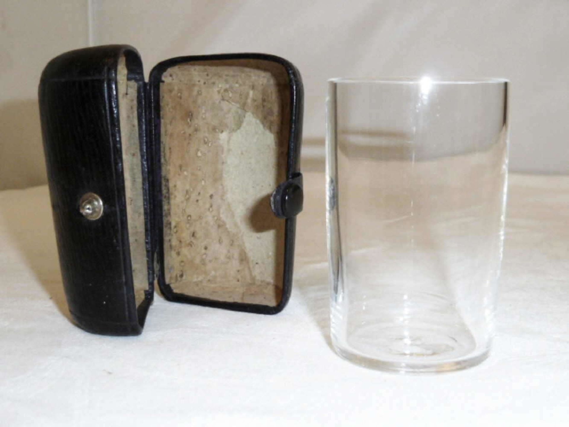 1 travel glass around 1880 in a leather case, height approx 7.5cm