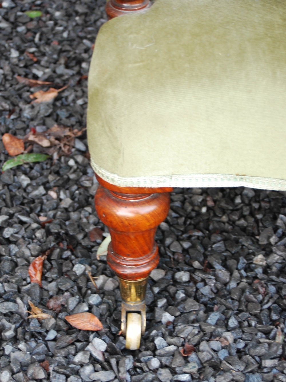 A Victorian walnut armchair, the velvet upholstered back, arms and seat raised on tapered - Image 4 of 7