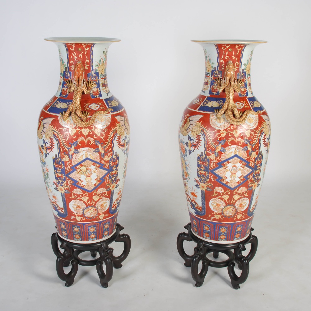 A large pair of modern Chinese porcelain Imari floor vases on stands, 20th century, decorated with - Image 7 of 10