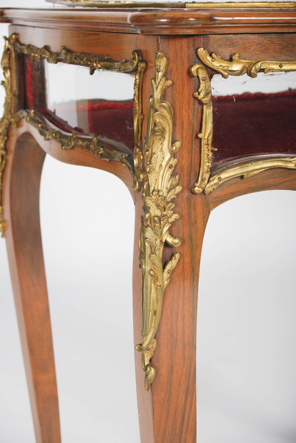 A late 19th/early 20th century French Louis XV style rosewood and gilt metal mounted bijouterie - Image 4 of 9