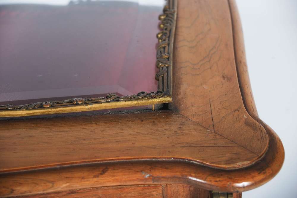 A late 19th/early 20th century French Louis XV style rosewood and gilt metal mounted bijouterie - Image 9 of 9