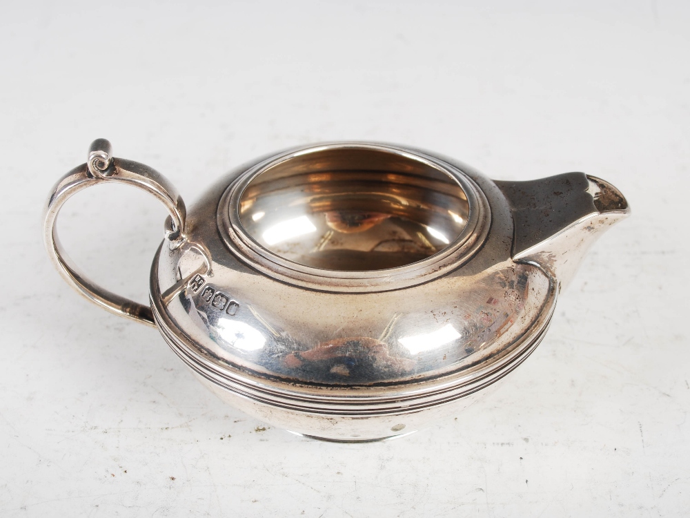 A George V silver three piece tea set, Sheffield, 1912, makers mark of WF over AF, circular shaped - Image 11 of 18