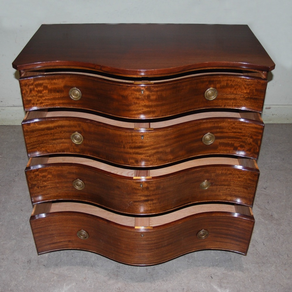 An early 20th century George III style mahogany serpentine chest, the shaped top above four long - Image 7 of 12