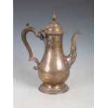 An Edwardian silver coffee pot, London, 1903, makers mark of DW over JW for Daniel & John Wellby,