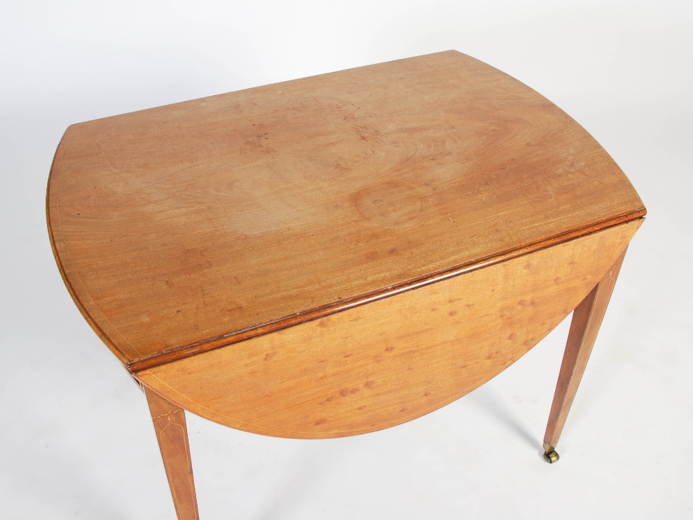 A 19th century mahogany and boxwood lined Pembroke table, the oval top with twin drop leaves over - Image 2 of 8