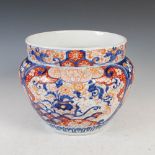 A Japanese Imari porcelain jardiniere, late 19th/early 20th century, decorated with shaped