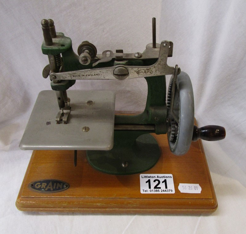 Small sewing machine by Grain