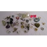 Bag of approx 37 costume rings