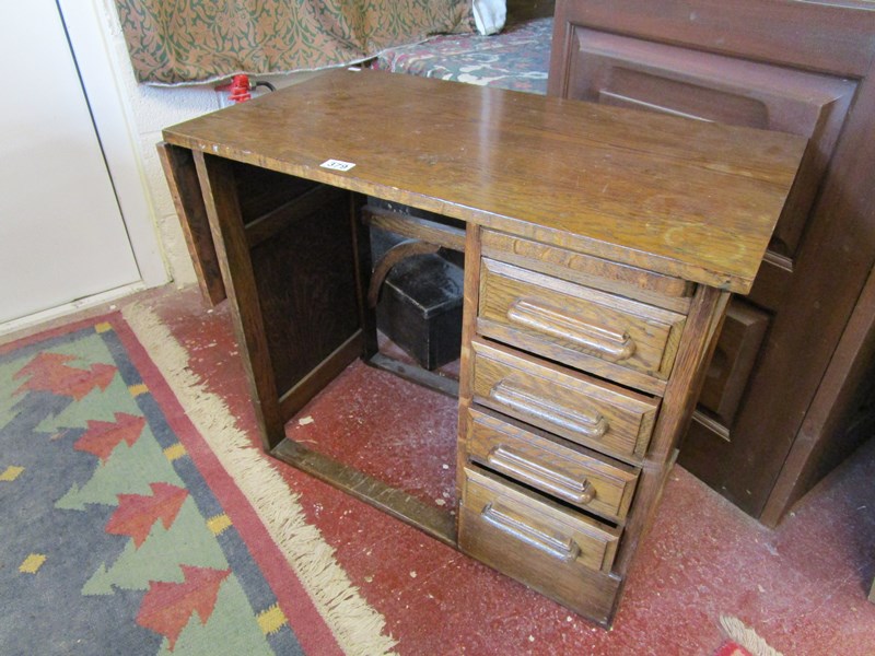 Small & early 20C oak desk