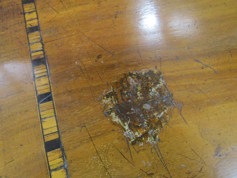 Victorian walnut inlaid & bobbin turned side table - Bild 2 aus 8