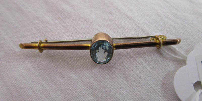 Gold aquamarine bar brooch