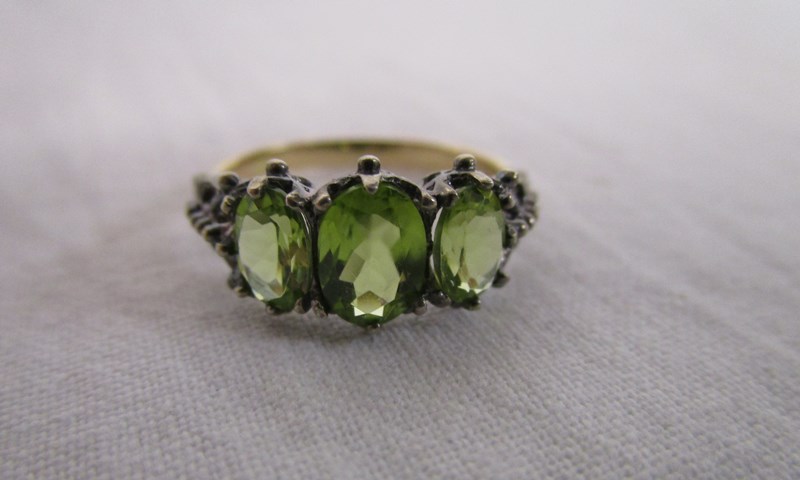 15ct gold peridot set ring