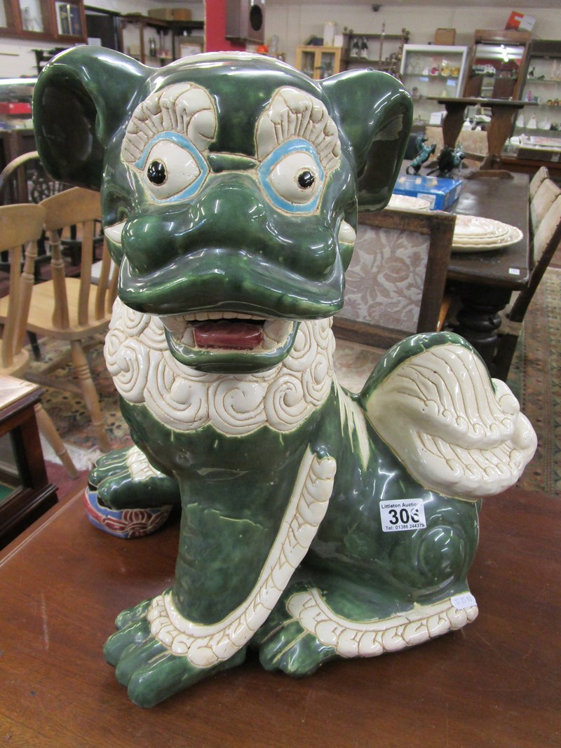 Large ceramic Dog of Fu